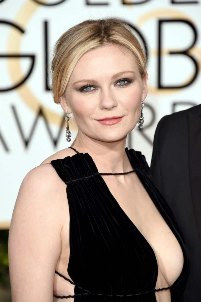 kirsten-dunst-at-73rd-annual-golden-globe-awards-in-beverly-hills-10-01-2016_3